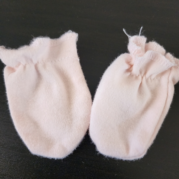 3/$12 ● 3 pairs newborn Beanie and mittens OS - Picture 4 of 4